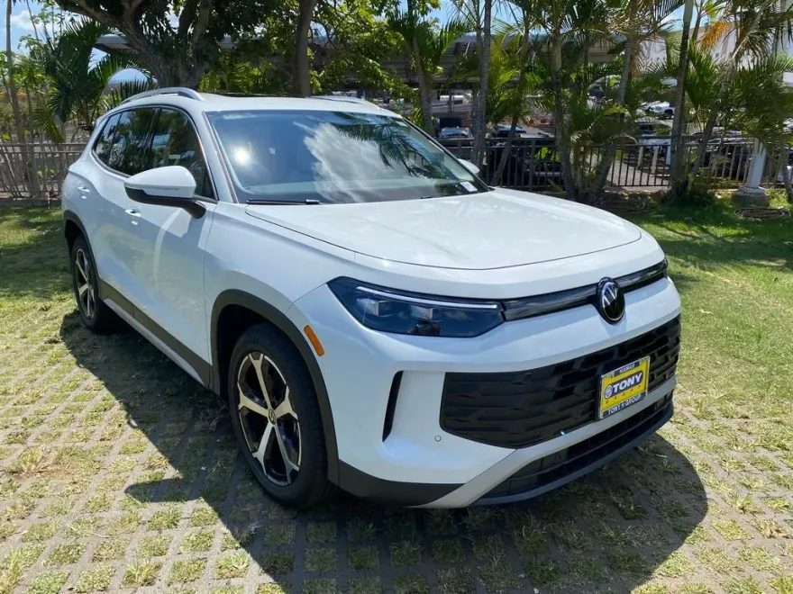 2025 Volkswagen Tiguan SE photo 1