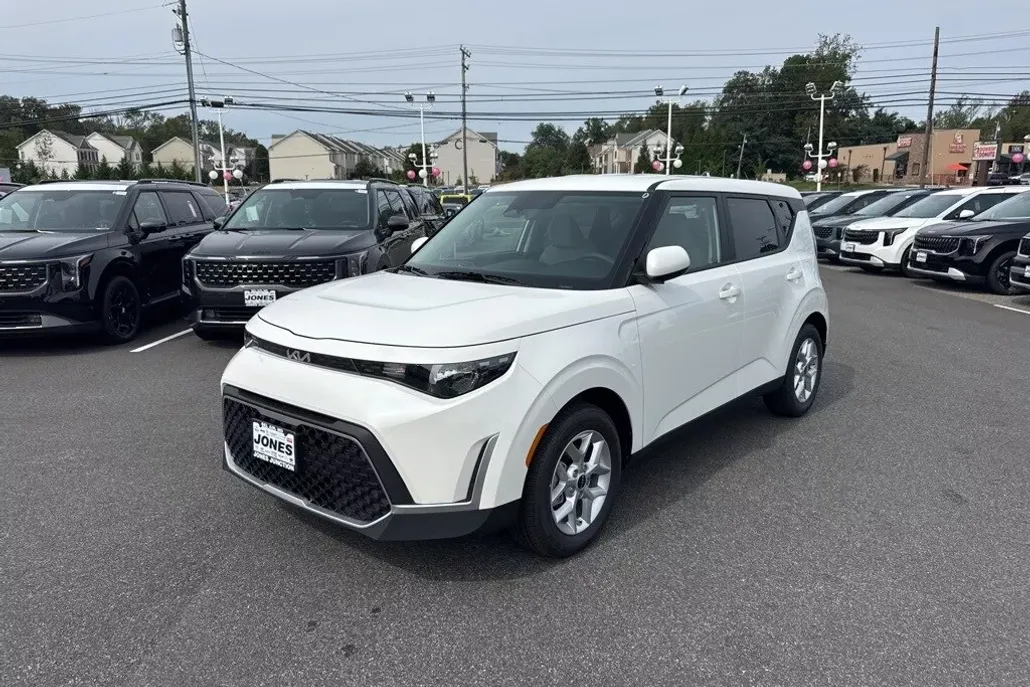 2025 Kia Soul LX photo 1