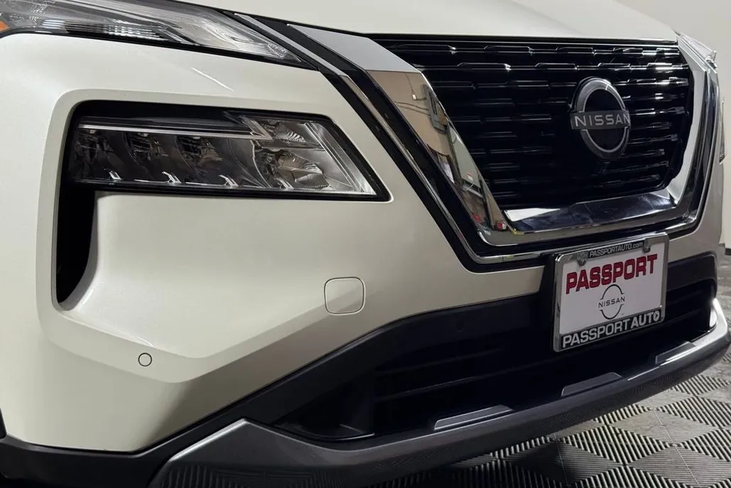 2023 Nissan Rogue SL photo 1