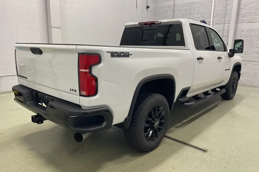 2026 Chevrolet Silverado 3500HD LTZ photo 1
