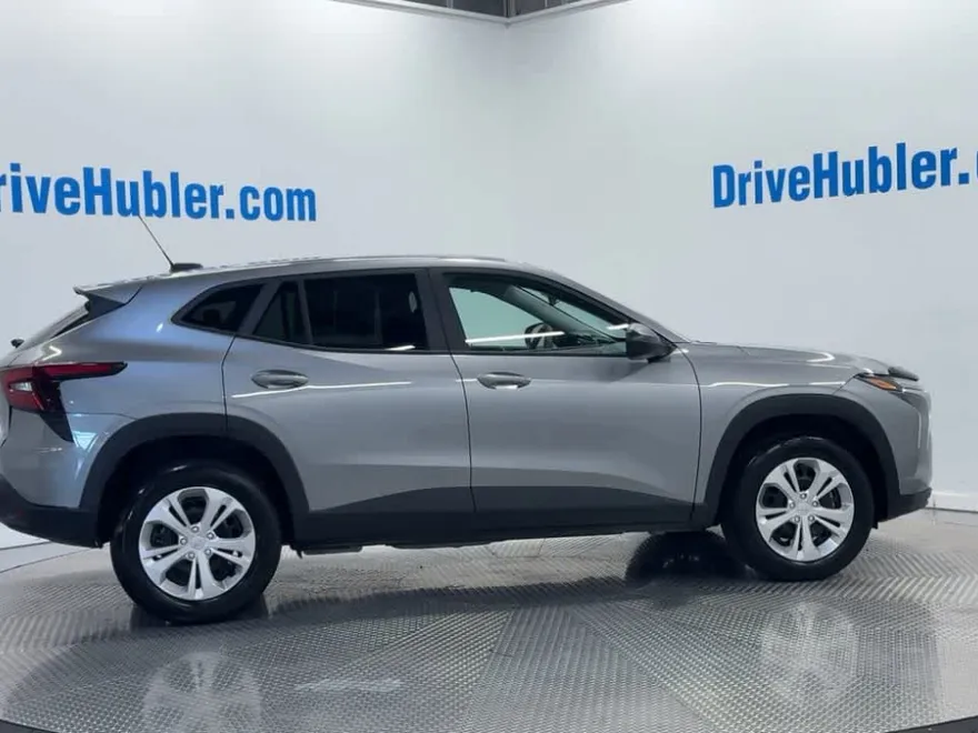 2025 Chevrolet Trax LS photo 1