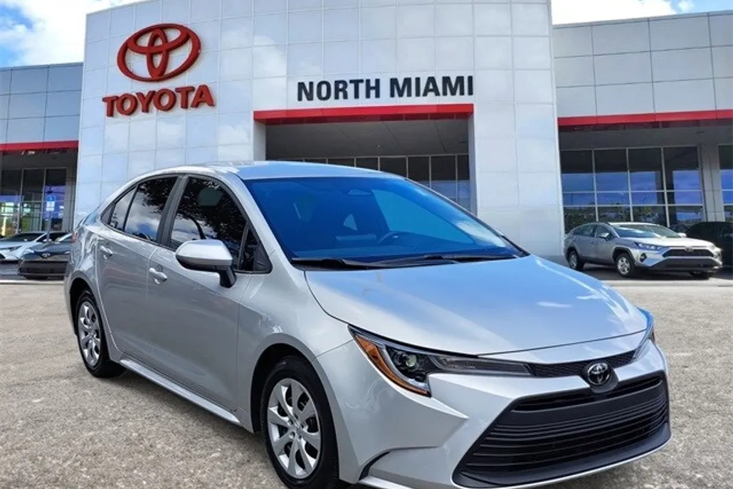 2024 Toyota Corolla LE photo 1