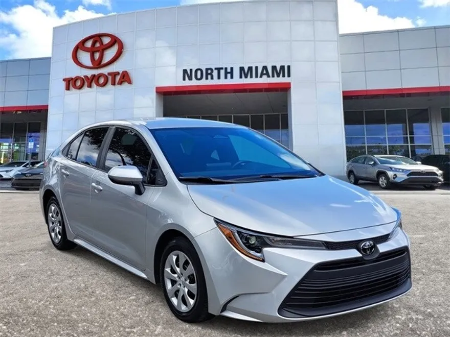 2024 Toyota Corolla LE photo 1