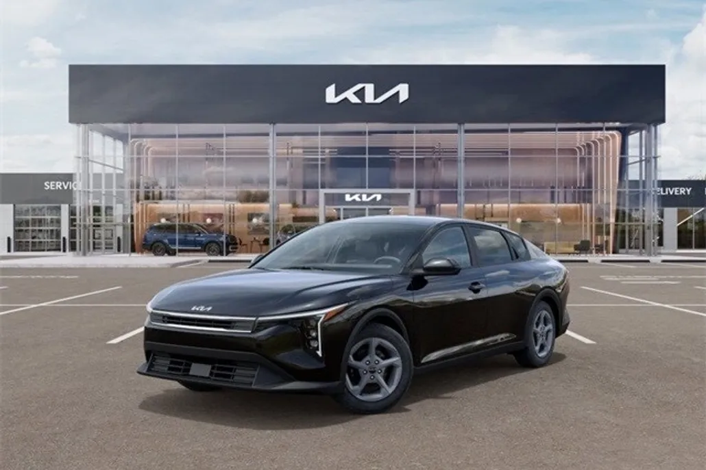 2025 Kia K4 LXS photo 1
