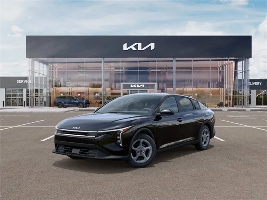 2025 Kia K4 LXS photo 1