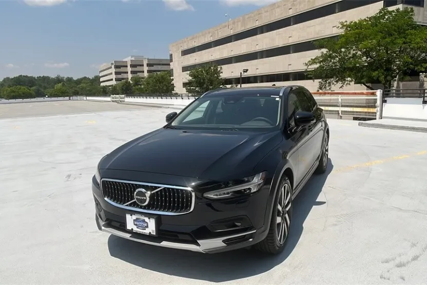 2025 Volvo V90 Cross Country B6 Plus photo 1