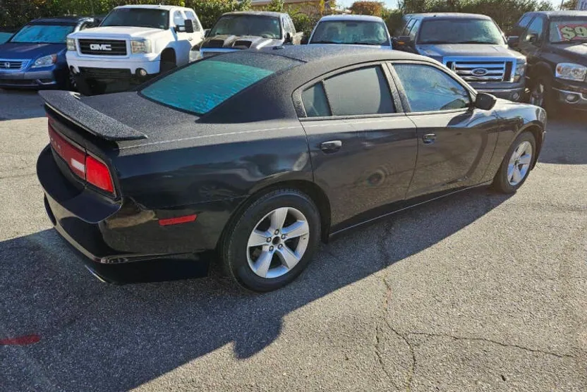 2012 Dodge Charger SE photo 1