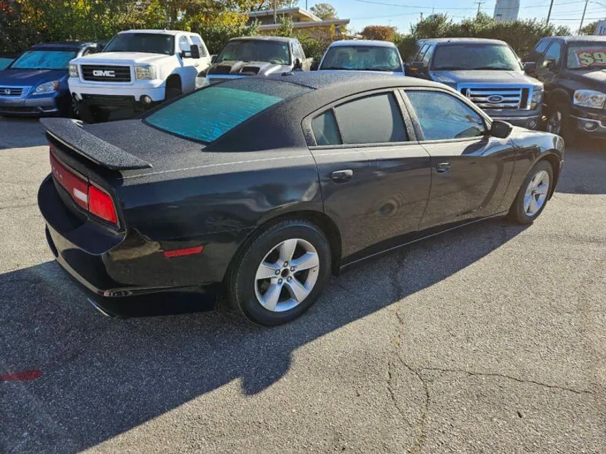 2012 Dodge Charger SE photo 1