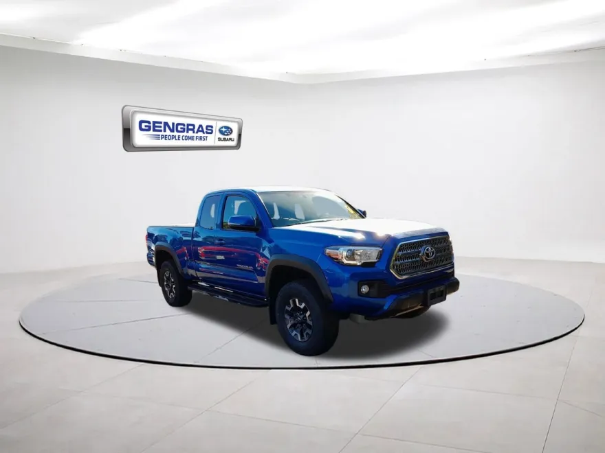 2017 Toyota Tacoma TRD photo 1