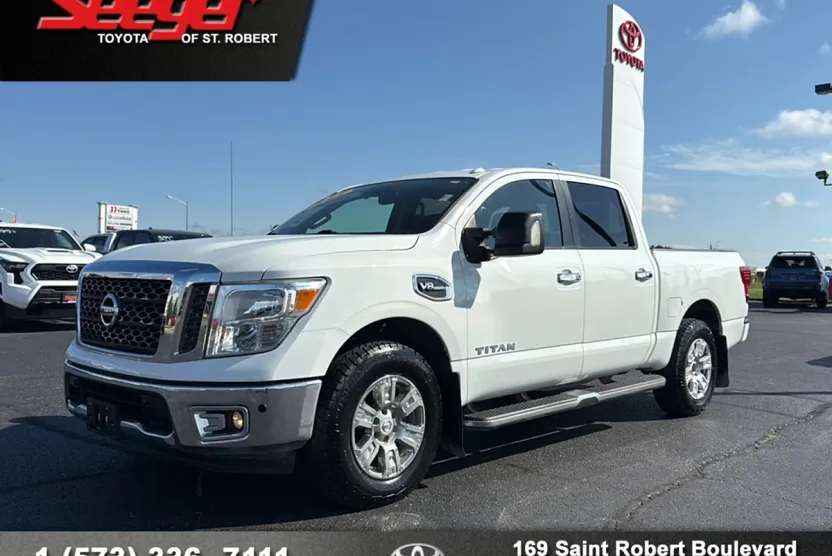 2017 Nissan Titan SV photo 1