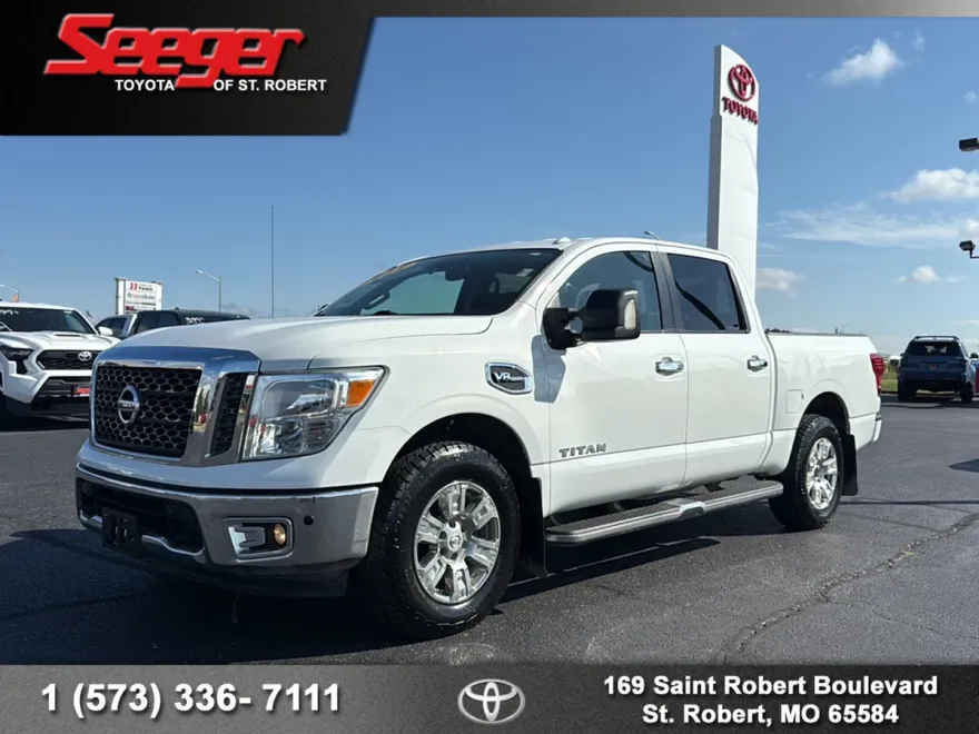 2017 Nissan Titan SV photo 1