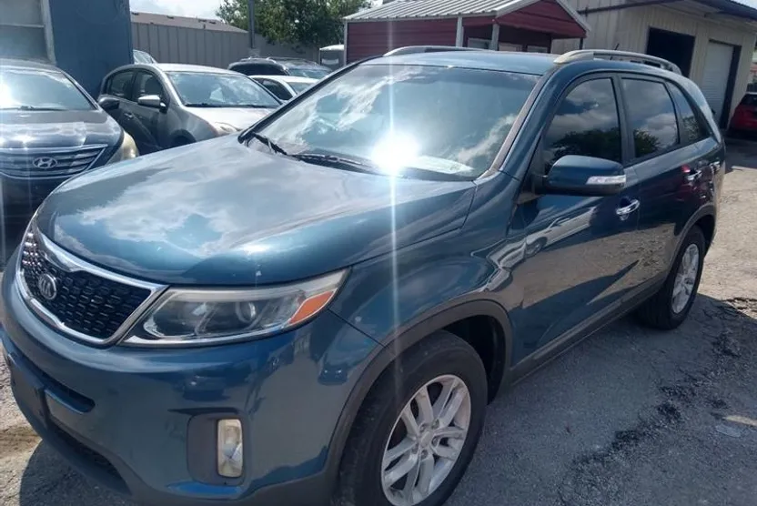 2015 Kia Sorento LX V6 photo 1
