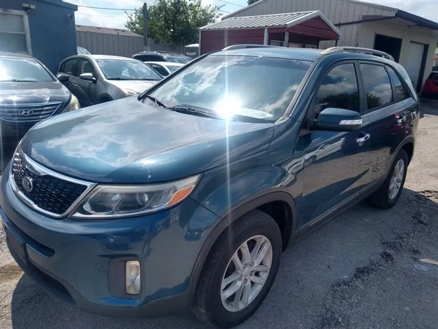 2015 Kia Sorento LX V6 photo 1