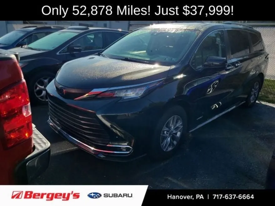 2021 Toyota Sienna XLE photo 1