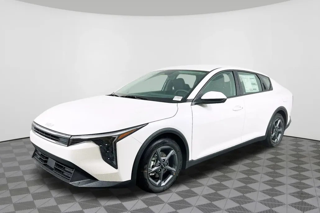 2025 Kia K4 LXS photo 1