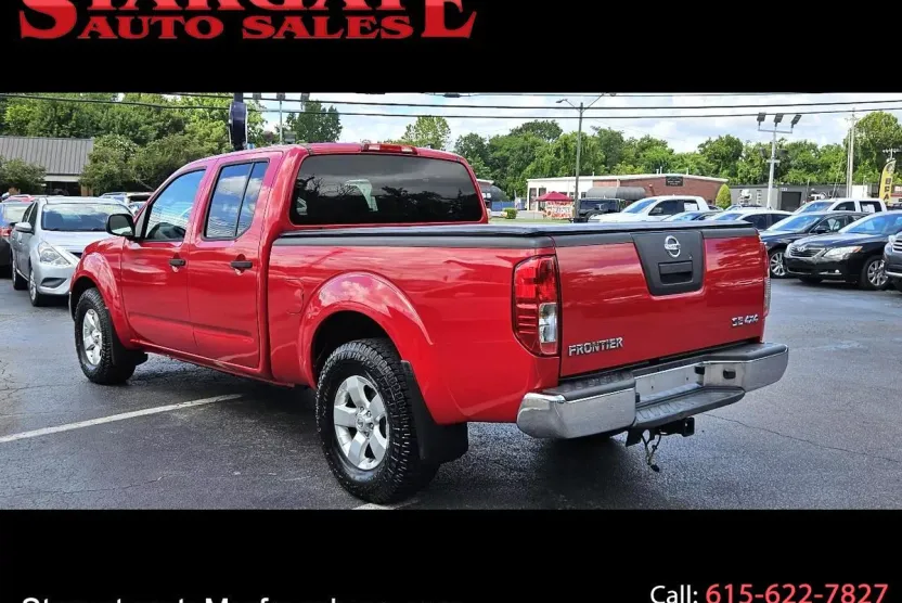 2010 Nissan Frontier Crew Cab SE photo 1