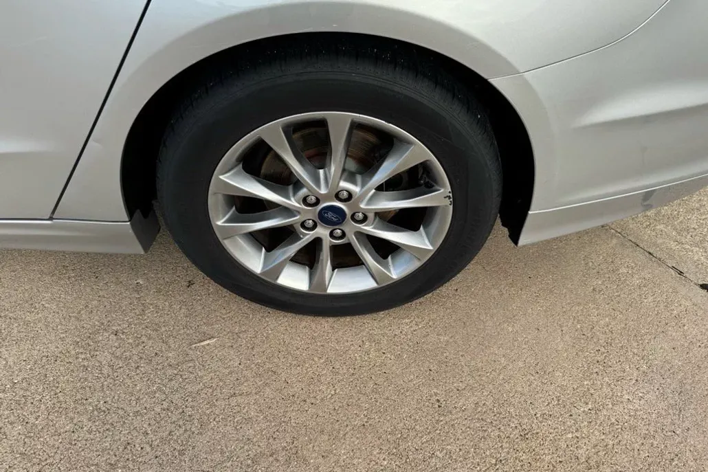 2017 Ford Fusion SE photo 1