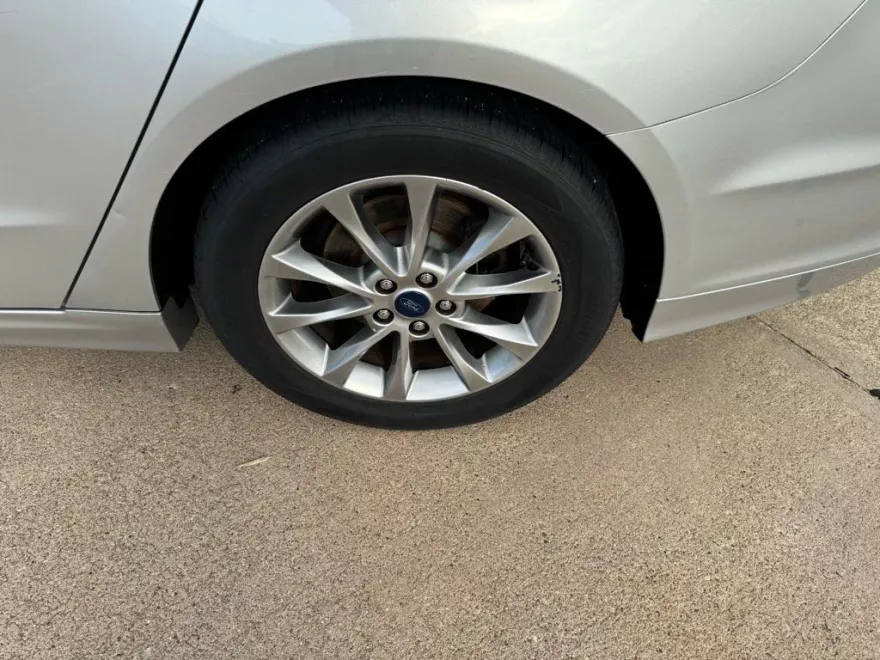 2017 Ford Fusion SE photo 1