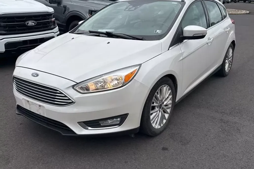 2017 Ford Focus Titanium photo 1