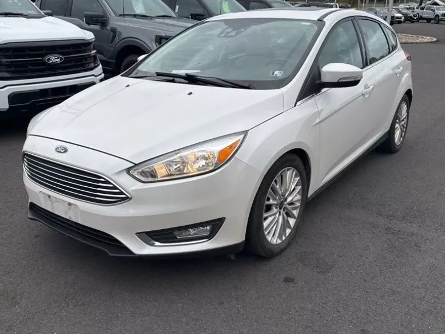 2017 Ford Focus Titanium photo 1
