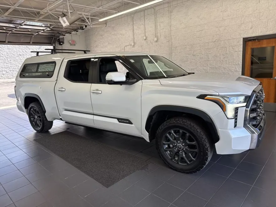 2023 Toyota Tundra Platinum photo 1