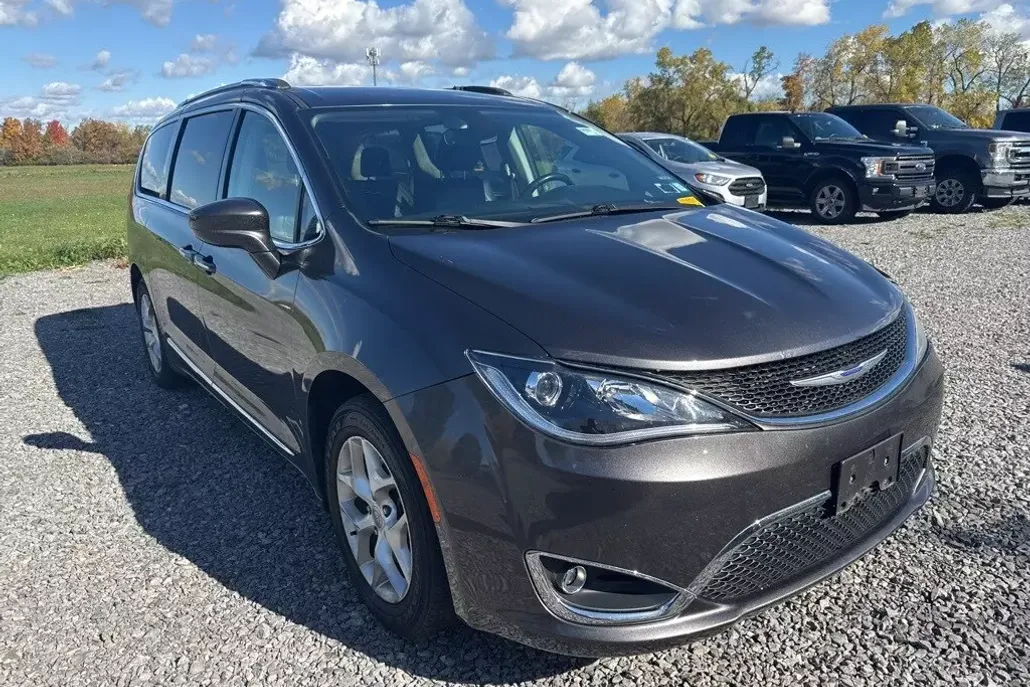 2020 Chrysler Pacifica Touring L photo 1