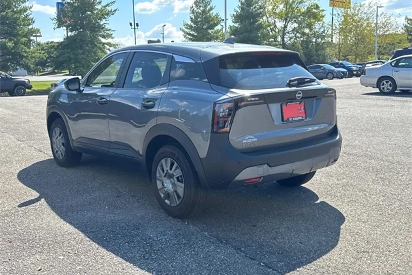 2025 Nissan Kicks S photo 1