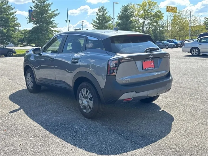 2025 Nissan Kicks S photo 1