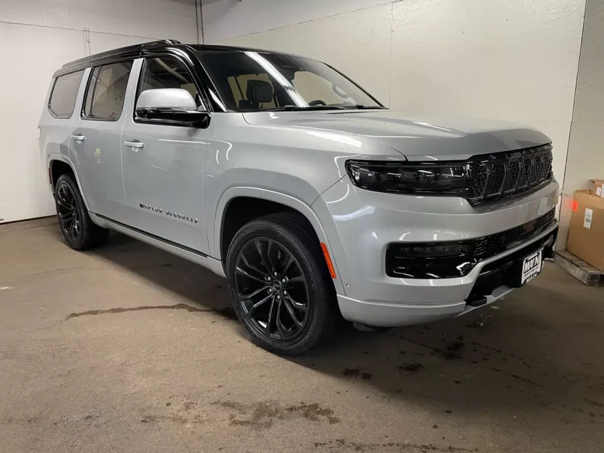 2022 Jeep Grand Wagoneer II photo 1