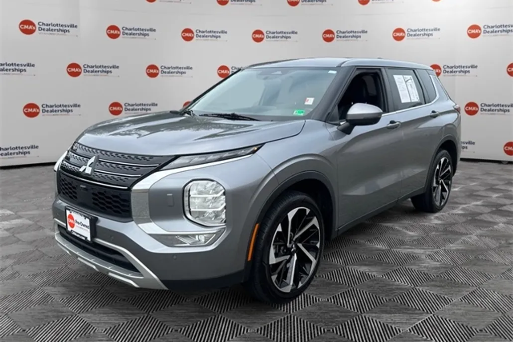 2023 Mitsubishi Outlander SE photo 1
