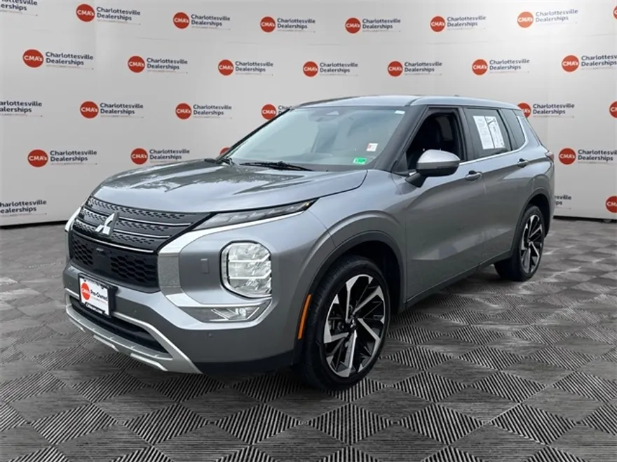2023 Mitsubishi Outlander SE photo 1