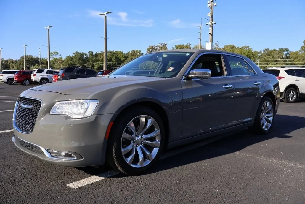 2018 Chrysler 300 Limited photo 1