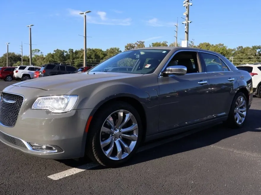 2018 Chrysler 300 Limited photo 1