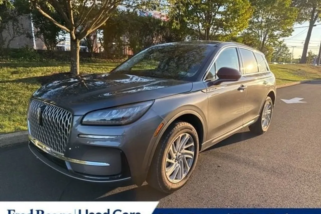 2023 Lincoln Corsair Standard photo 1