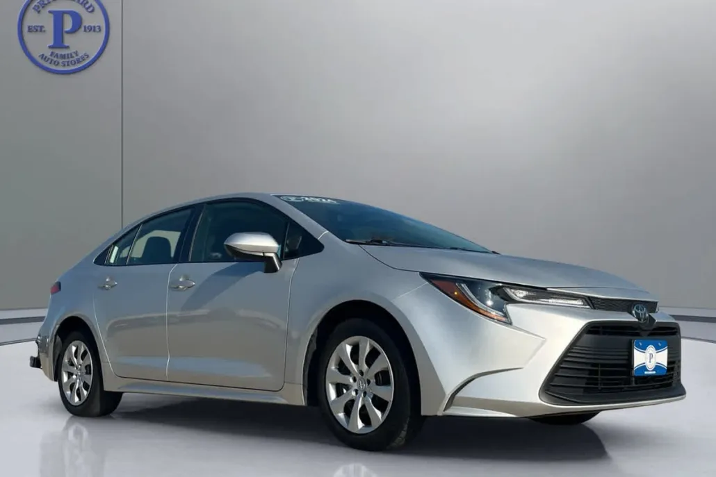 2024 Toyota Corolla LE photo 1