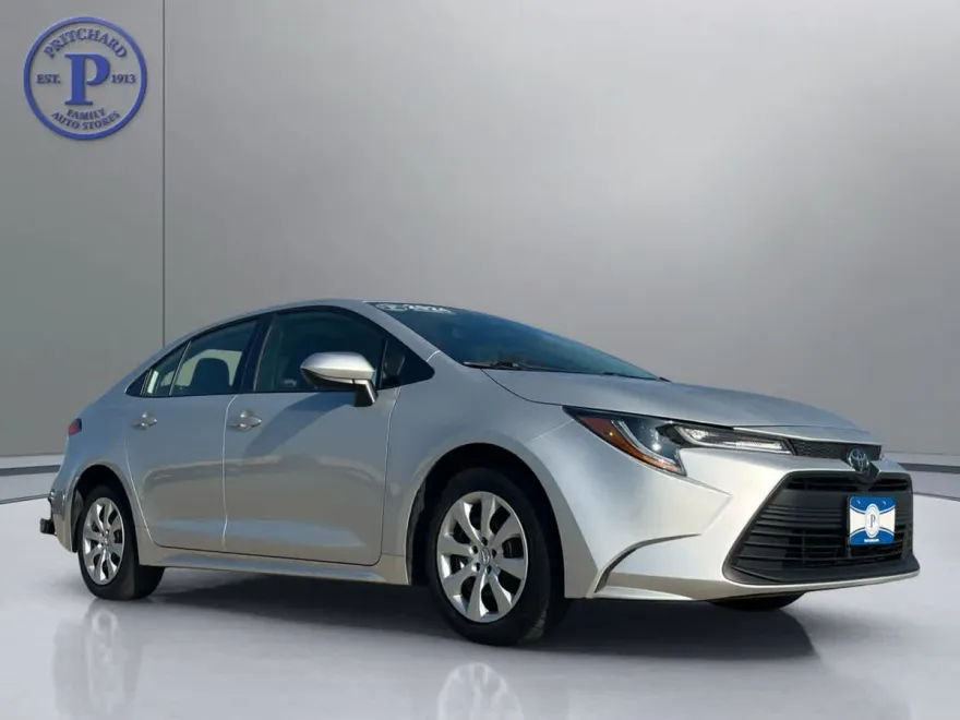 2024 Toyota Corolla LE photo 1