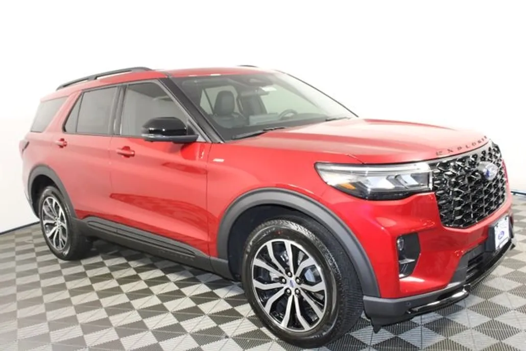 2025 Ford Explorer ST-Line photo 1