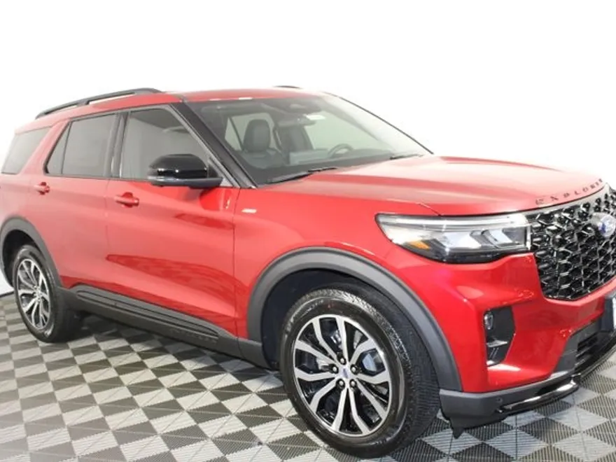 2025 Ford Explorer ST-Line photo 1
