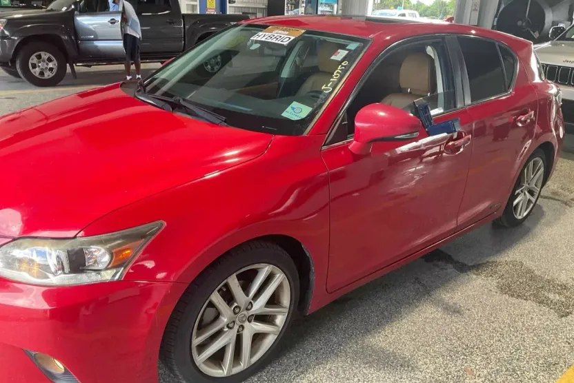 2014 Lexus CT 200h photo 1