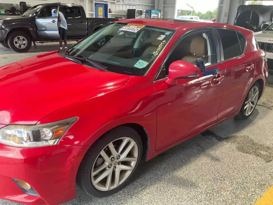 2014 Lexus CT 200h photo 1