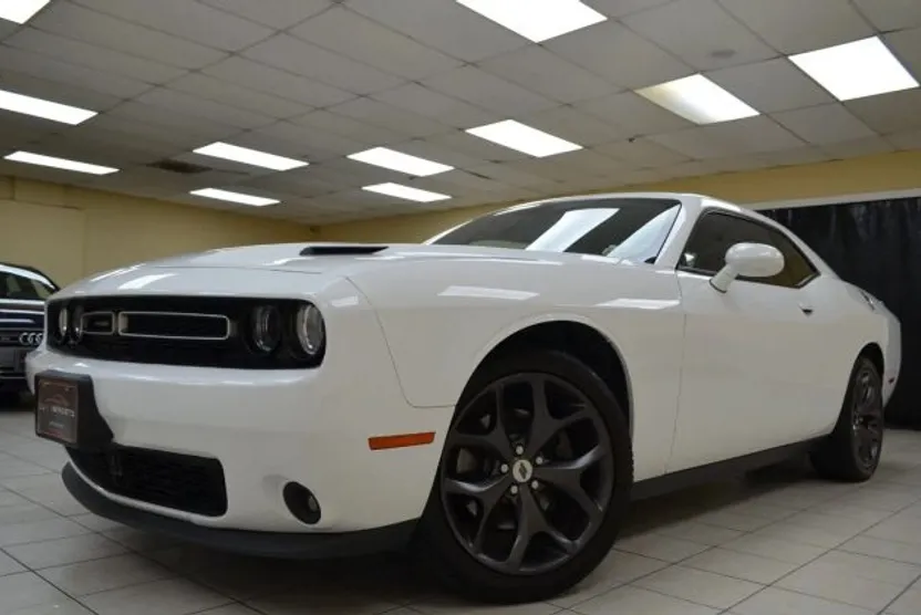 2018 Dodge Challenger SXT Plus photo 1