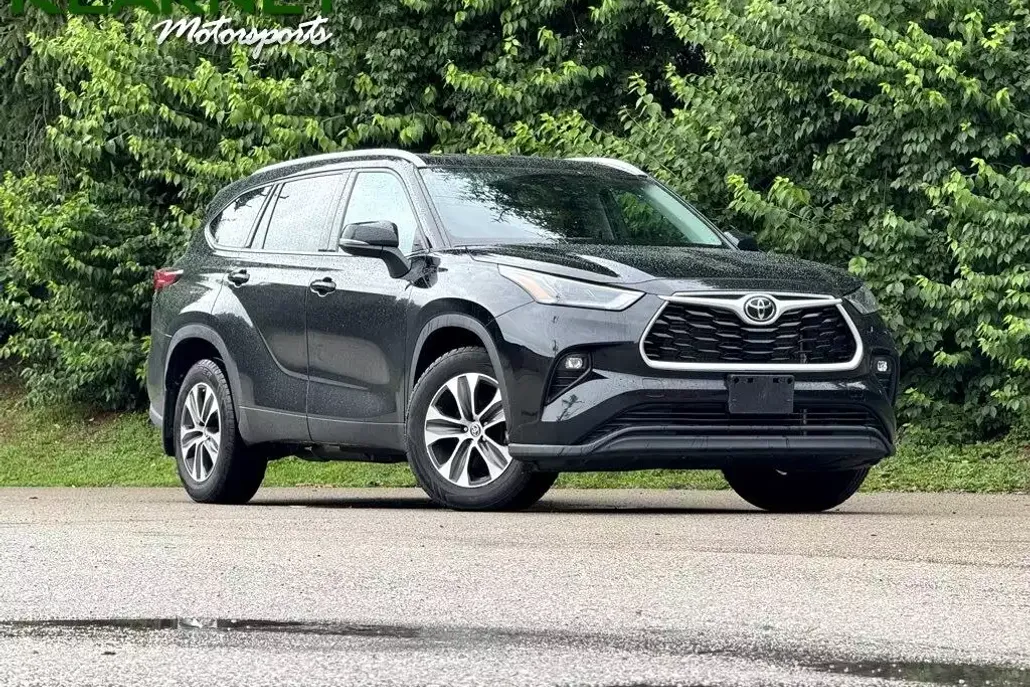 2022 Toyota Highlander XLE photo 1