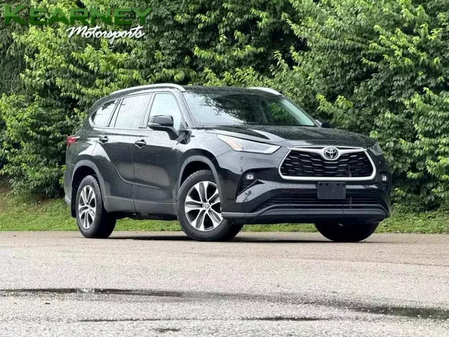 2022 Toyota Highlander XLE photo 1