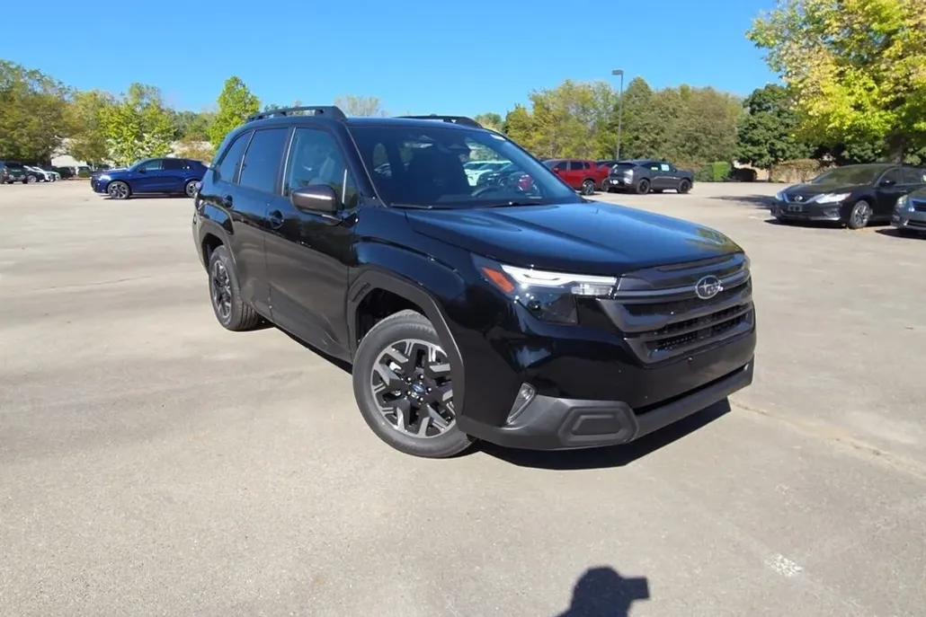 2025 Subaru Forester Premium photo 1