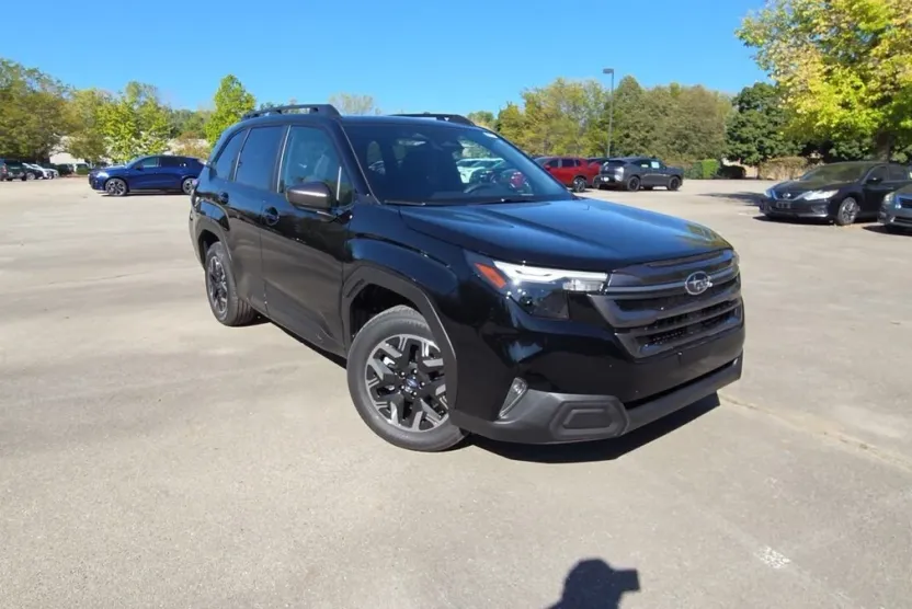 2025 Subaru Forester Premium photo 1