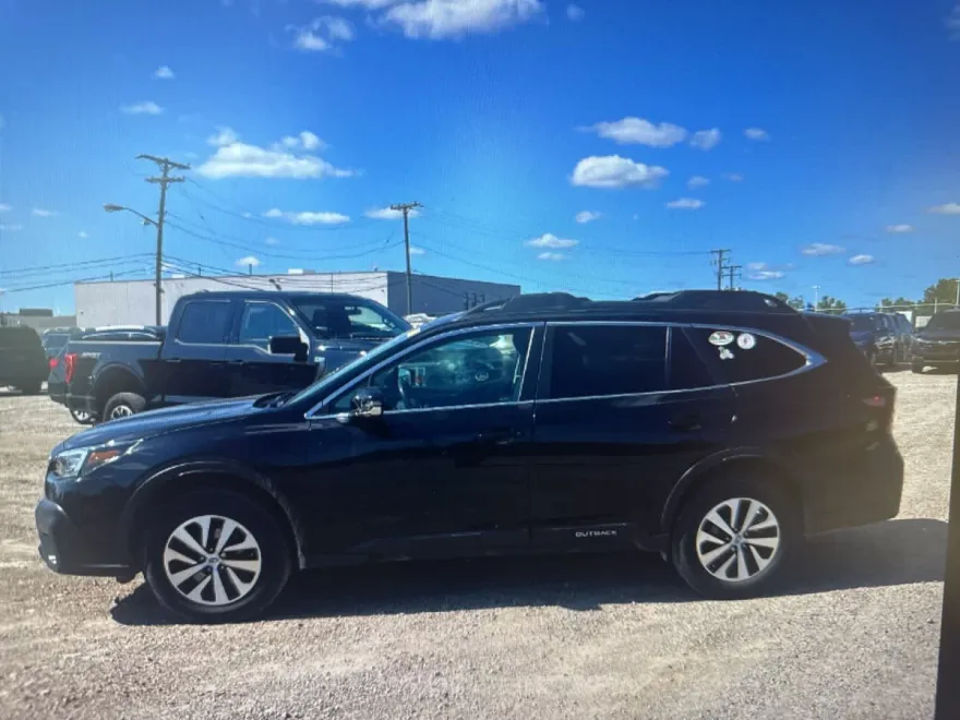 2020 Subaru Outback Premium photo 1
