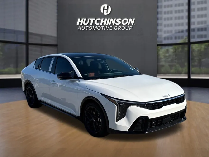 2025 Kia K4 GT-Line Turbo photo 1
