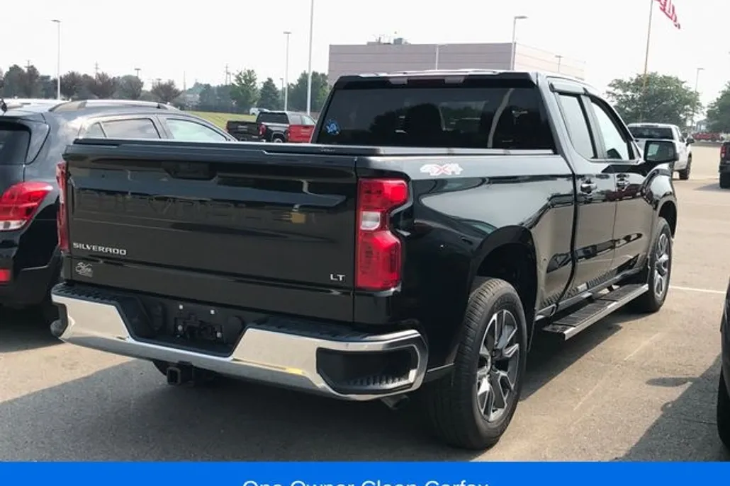 2023 Chevrolet Silverado 1500 LT photo 1