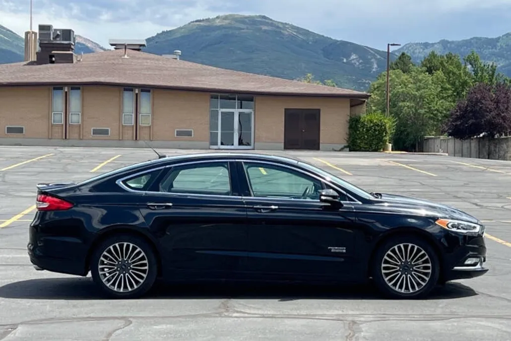 2017 Ford Fusion Energi Platinum photo 1