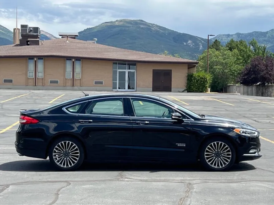 2017 Ford Fusion Energi Platinum photo 1